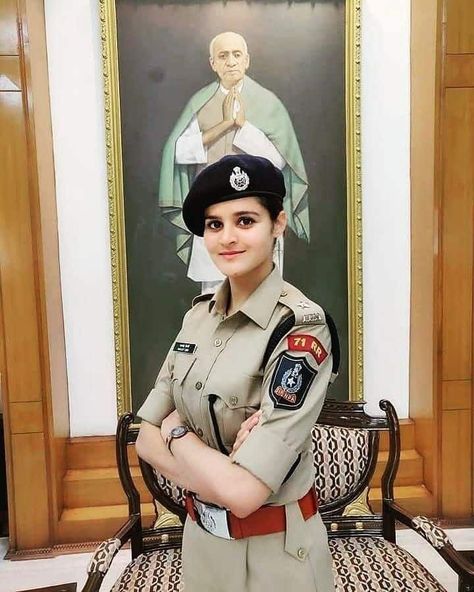 Ips Police Wallpaper, Ips Officers Lady, Ips Officer, Indian Police Service, Indian Police, Indian Army Special Forces, Female Police Officers, Ias Officers, Army Couple