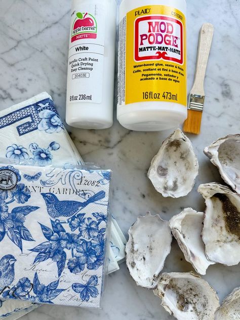 Are you looking for a creative way to add a touch of coastal charm to your bridal shower decor? Look no further than these delightful DIY oyster shell candy holders! Thistle Quilt Pattern, Diy Oyster Shell, Thistle Quilt, Oyster Shells Diy, Oyster Shells Decor, Oyster Shell Art, 100 Year Old Home, Oyster Shell Crafts, Shell Wreath