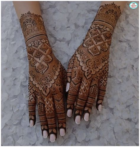 Mehndi Designs Traditional, Mehndi Saree, Saree For Bride, Brides Mehndi, Mehndi Clothes, Art Design Tattoo, Hair Wedding Ideas, For Bridesmaids, Wedding Ideas 2024