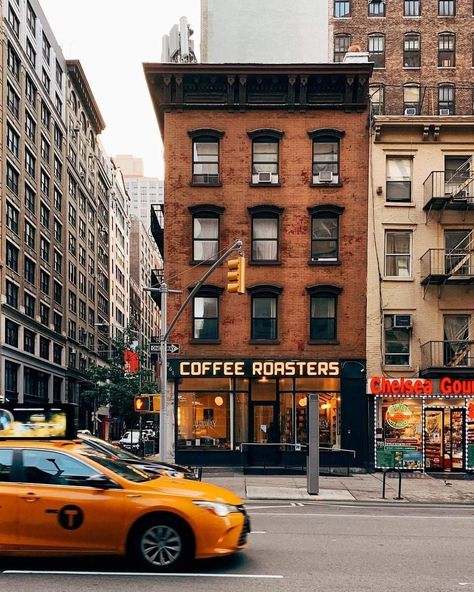 Nyc Brownstone, Nyc Coffee Shop, Nyc Coffee, San Myshuno, New York Coffee, New York Buildings, Apartment Exterior, Voyage New York, New York Architecture