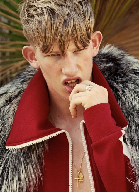 Connor Newall ph Teddy Iborra Wicksteed - Metal Magazine #36 Connor Newall, Metal Magazine, Cover Story, Men Model, Look Younger, Mtv, Mens Hairstyles, Fur Coat, Fashion Photography