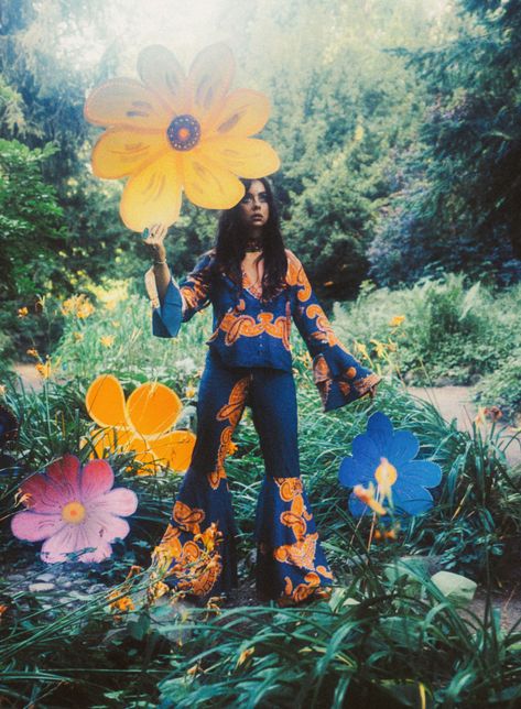 Hippie Photoshoot, Hippie Music, Once Upon A Dream, Hippie Aesthetic, Color Palette Challenge, Beautiful Film, Age Of Aquarius, Vintage Witch, Hippie Life