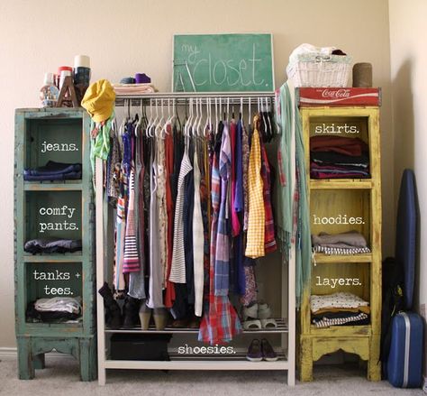 Storage Solutions Clothes Organization Small Space, Organiser Son Dressing, Clever Closet, Closet Diy, Organized Closet, Small Closet Space, Clothes Closet Organization, Small Space Organization, Small Closet