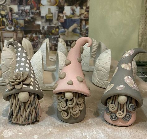 Cute Polymer Clay Gnomes, Gonk Gnome Pottery, Gnome Clay Project, Clay Pottery Knomes, Christmas Gnome Ceramic, Gnome Pottery Ideas, Clay Garden Gnomes, Ceramic Garden Gnomes, Fairy Sculpture Clay