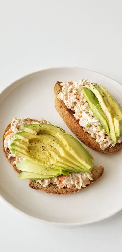 Open-Faced Tuna Sandwich Open Faced Tuna Sandwich, Easy Open Faced Sandwich, Open Face Tuna Sandwich, Healthy Open Sandwich, Sourdough Open Sandwich Ideas, Aesthetic Tuna Sandwich, Cold Open Faced Sandwich, Cold Breakfast Sandwich, Open Sandwich Recipes