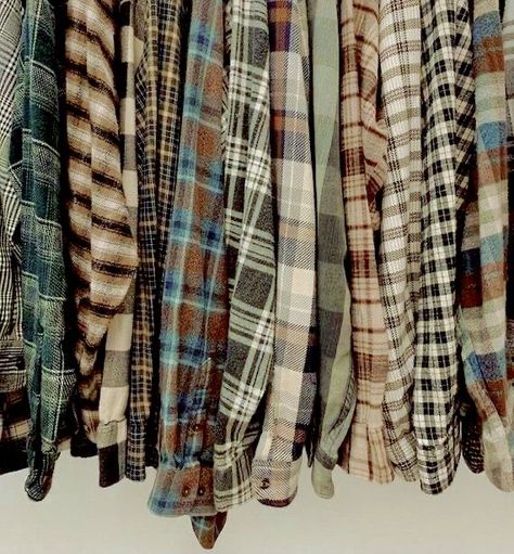 Dark Flannel Outfits, Cryptid Aesthetic Outfit, Flannel Shirt Aesthetic, Vintage Flannel Outfits, Flannel Photography, Cute Flannels, Brown Flannel Outfit, Neutral Flannel, Flannel Aesthetic