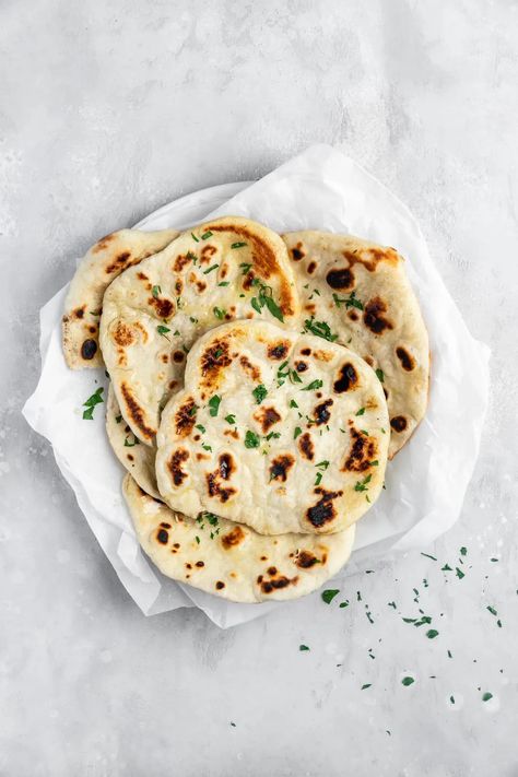 Naan Flatbread Recipes, Garlic Naan Recipe, Artisan Sourdough, Pain Naan, Naan Flatbread, Recipes With Naan Bread, Sourdough Starter Discard Recipe, Easy Sourdough, Flat Breads