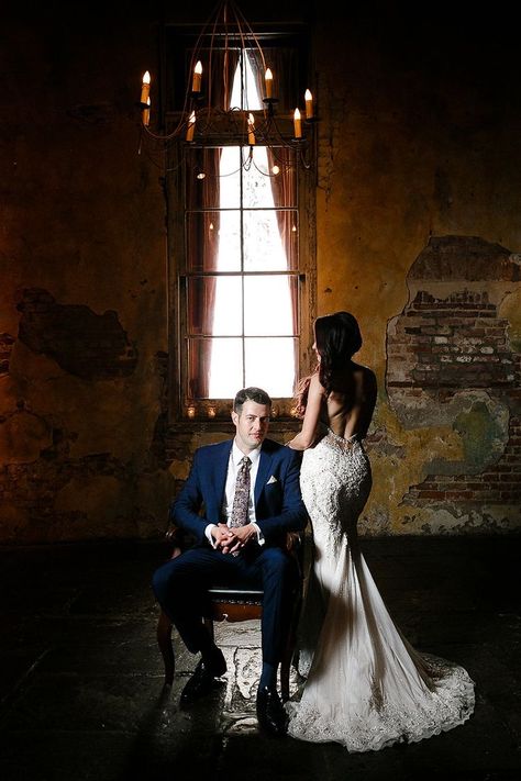 Dark Moody Wedding Photos, Wedding Artistic Photography, Nighttime Wedding Photography, Artistic Photography Wedding, Dramatic Wedding Portraits, Wedding Event Photography, Wedding Photography Dark And Moody, Cool Wedding Poses, Dark Romantic Wedding Photos