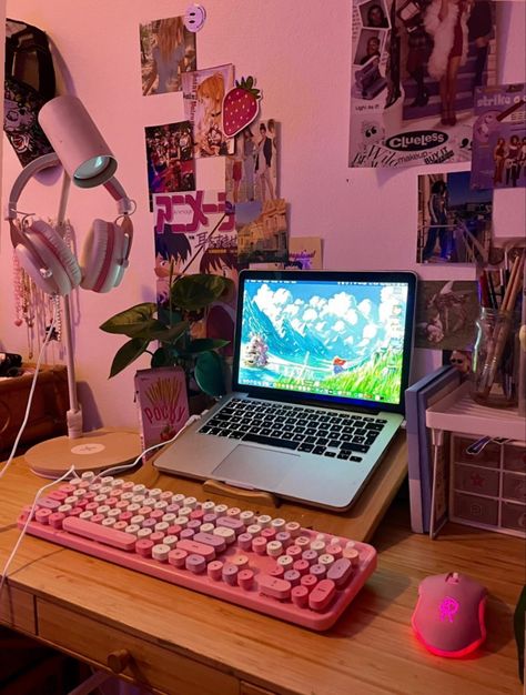 Cuartos Ideas, Gaming Laptop Setup, Laptop Setup, Boat Interior Design, 2025 Goals, Gaming Desk Setup, Girl Gamer, Study Desk Decor, Computer Desk Setup