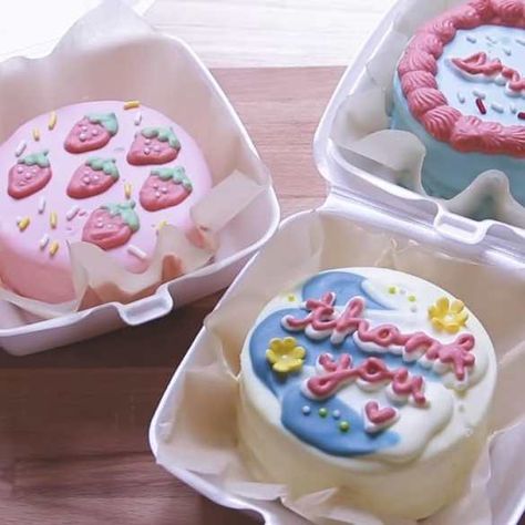 I-Made-Cute-Mini-Lunchbox-Cakes-From-Scratch Lunchbox Cake Recipe, Mini Lunchbox Cakes, Cakes From Scratch, Lunch Box Cake, Lunchbox Cake, Box Cake Recipes, Cupcake Business, Baking Aesthetic, Tiny Cakes