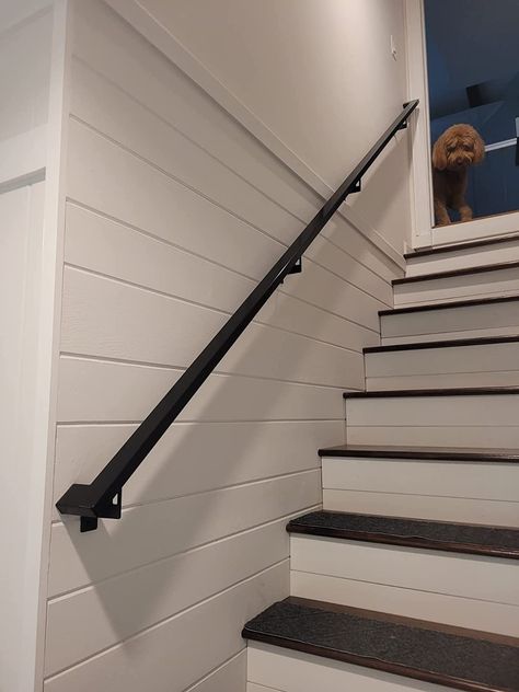 Matt Black Staircase, Hand Rail For Stairs Indoor, Metal Handrails For Stairs Indoor, Black Handrails For Stairs, Stair Hand Railing Ideas, Staircase Handrail Ideas, Black Hand Rail, Hand Rails For Stairs Modern, Hand Rail Ideas