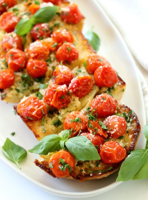 Roasted Cherry Tomato Ciabatta Bread is the summer side you won’t think twice about the carbs because of how fresh and light it is. This is a delicious twist and update to the ol’ garlic bread recipe. #garlicbread #bread #comfortfood #roastedtomatoes #sidedish Ciabatta Bread Ideas, Bread Ideas, Roasted Cherry, Ciabatta Bread, Roasted Cherry Tomatoes, God Mat, Cherry Tomato, Tomato Recipes, Roasted Tomatoes