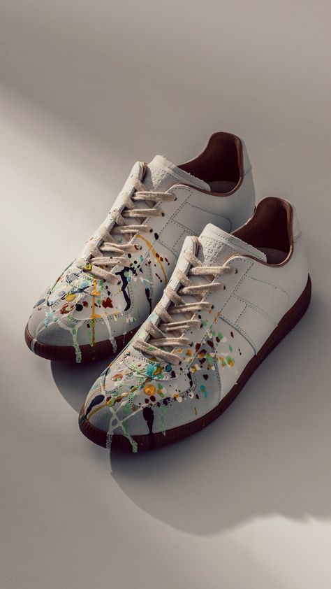 Maison Margiela Paint Splatter, Margiela Outfit Men, Maison Margiela Replica, Margiela Sneakers, Margiela Replica, Painted Sneakers, Street Style Outfits Men, Low Sneakers, Best Sneakers