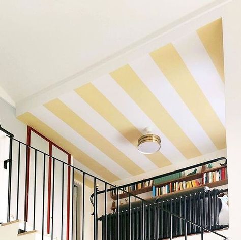 Clever on Instagram: "Striped ceilings forever!! This one by @driesotten is the perfect reason to look up 💫 #regram @driesotten" Stripe Ceiling Bedroom, Painted Ceiling Stripes, Coloured Ceilings, Stripe Wall Paint Ideas, Stripes Wall Paint, Panelled Ceiling, Gold Striped Walls, Striped Walls Vertical, Striped Ceiling