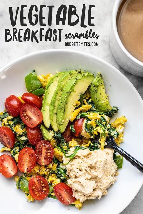 These Vegetable Breakfast Scrambles are a savory breakfast lover's dream. Fast, flavorful, full of healthy vegetables, and fully customizable. Budgetbytes.com #breakfast #eggs Vegetable Breakfast, Sandwich Vegetarian, Breakfast Vegetables, Veggie Breakfast, Budget Bytes, Breakfast Eggs, Breakfast Lovers, God Mat, Savory Breakfast