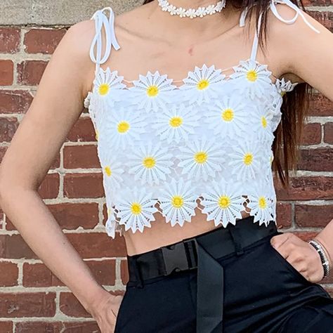 2019 TAKE THESE FLOWERS DAISY CROP TOP – kokopiecoco Flower Tops Outfit, Office Wear Outfit, Daisy Crop Top, Crop Top Outfit, Crop Top Designs, Crochet Design Pattern, Top Outfit, Crop Top Outfits, Crochet Crop Top