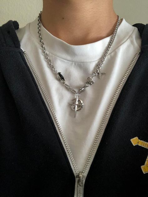 Outfits With Cross Necklace, Y2k Chains Men, Men Necklace Outfit, Aesthetic Accessories Men, Aesthetic Chains Necklace, Men Accessories Aesthetic, Star Boy Aesthetic, Starboy Fits, Jewelry Boys