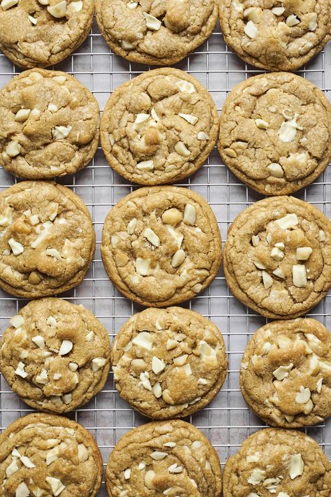 Macadamia Nut White Chocolate Cookies, White Macadamia Nut Cookies, Fairy Treats, White Chocolate Chip Macadamia Nut Cookies, Macadamia Nut Cookies Recipe, White Chocolate Macadamia Cookies, Chocolate Macadamia Nut Cookies, Cookies With White Chocolate, White Chocolate Macadamia Nut Cookies