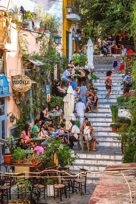 Plaka Athens, Wallpaper Tumblr, Acropolis, Athens Greece, Paros, Greece Travel, Greek Islands, Lonely Planet, Crete