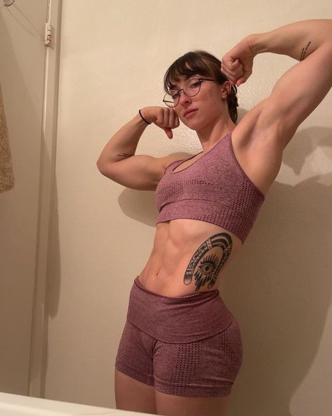 When you accidentally leave the gym without getting a picture of your sick pump so you have to settle for a picture at home 😔 sux. I did… Lean Woman, Lean Beef Patty, Muscle Mommies, Women Muscle, Buff Women, Muscle Mommy, Beef Patty, Lean Beef, Gym Inspo