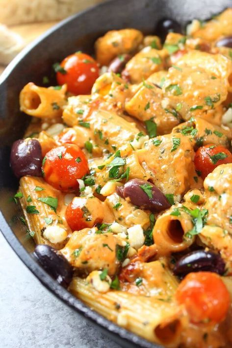 Creamy Mediterranean Pasta, Mediterranean Casserole Recipes, Mediteranian Dishes, Chicken Pasta Skillet, Ramadan Meals, Broccoli Patties, Greek Chicken Pasta, Mediterranean Recipes Healthy, Pasta Skillet