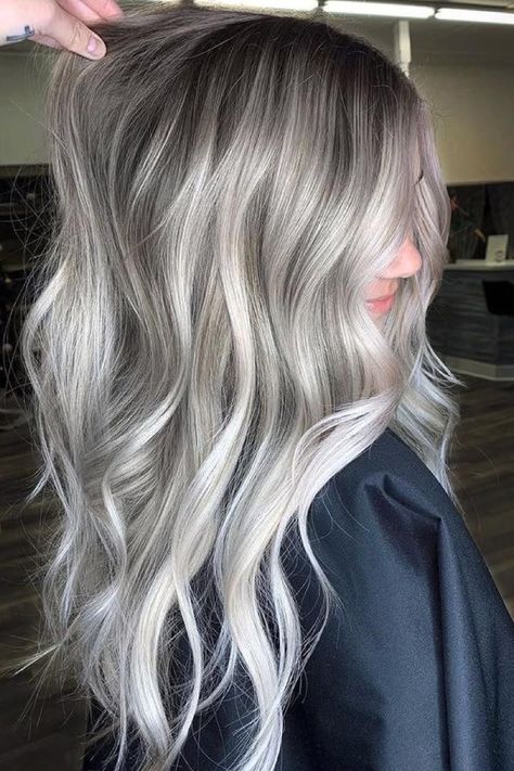 Ice Blonde Hair, Grey Blonde Hair, Ash Blonde Hair Colour, Icy Blonde Hair, Silver Blonde Hair, Grey Hair Inspiration, Cool Blonde Hair, Vlasové Trendy, Silver Grey Hair