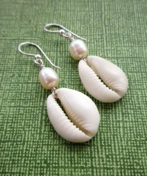 Cowry Shell Earrings, Shell Earing Ideas, Jewelry With Shells, Shell Jewelry Ideas, Cowrie Jewelry, Cowrie Earrings, Shells Earrings, Cowrie Shell Earrings, Cowrie Shell Jewelry