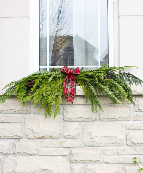 A Garland Hack and How to Make and Hang Window Christmas Swag Garland Hack, Diy Christmas Window, Window Garland, Window Swags, Christmas Window Boxes, Window Christmas, Christmas Swag, Christmas Window Decorations, Christmas Greenery