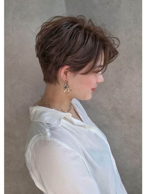 Oval Face Haircuts Thick Hair, Short Haircuts Trendy, Haircut For Very Short Hair, Short Haïr Cut For Women, Shirt Hair Chubby Face, Short Haircut 2024 Women, Short Haircuts For Women Chubby Face, Short Straight Hair Pixie, Hair Cuts Women Short