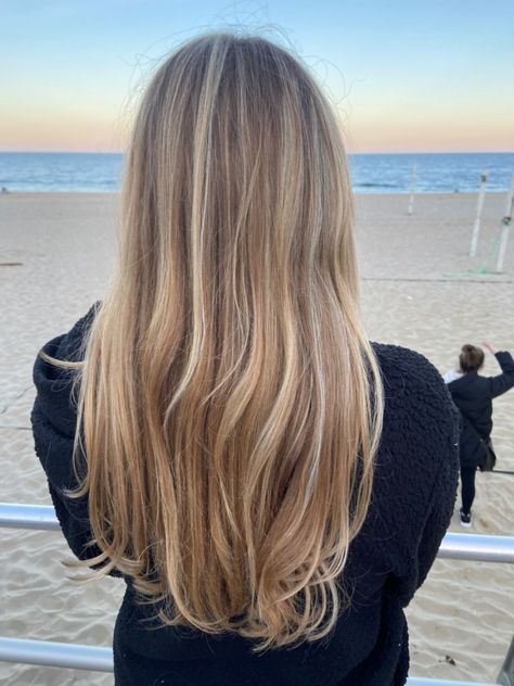 Haircuts On Thick Hair, Cool Blonde With Highlights, Straight Blonde Hair Balayage, Full Head Highlights Light Brown Hair, Summer Hair Dirty Blonde, Beginner Highlights Hair, Grown Out Lived In Blonde, Natural Highlights On Light Brown Hair, Bayalage Dirty Blond