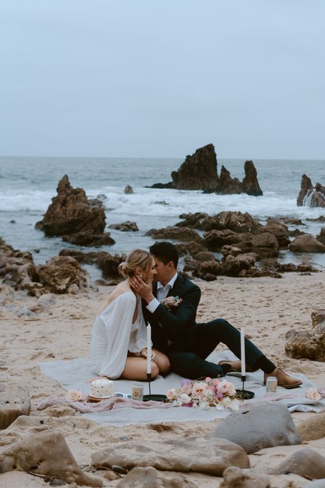 Coastal southern california elopement on Little Corona Del Mar Beach. Rocky coastal beach, beach picnic, retro chic dress, navy suit. Beach Picnic Wedding, Beach Wedding Picnic, Elopement Photoshoot Beach, Elopement Beach, Wedding Beach Picnic, Beach Wedding Elopement, Wedding Beach Photos, Beach Picnic Couple Photo Ideas, Eloping On The Beach