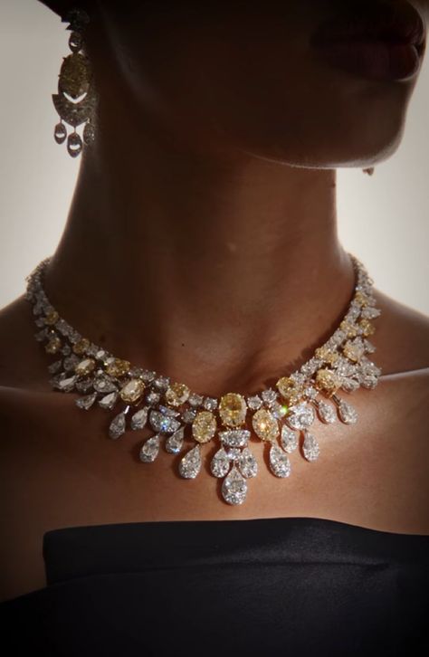 Jewellery Fashion Shoot, Jewelry Cartier, Bridal Diamond Necklace, Jewellery Photography Inspiration, Diamond Jewelry Set, Fancy Jewelry Necklace, Expensive Jewelry Luxury, Bridal Diamond Jewellery, Diamonds Jewelry