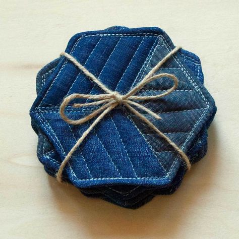 Quilted Coasters, Denim Crafts Diy, Mug Rug Patterns, Sac Diy, Rug Patterns, Blue Jeans Crafts, Tea Coaster, Fabric Coasters, Square Coasters