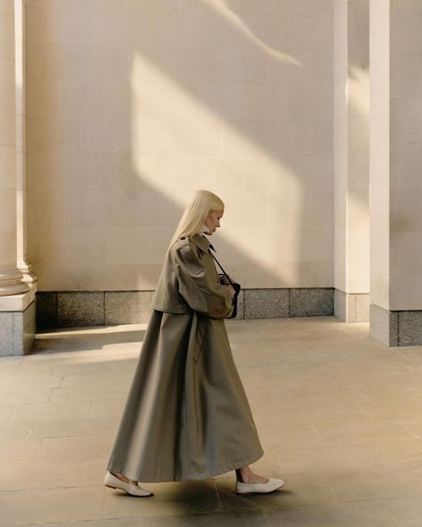 Introducing the Ladéga Signature Flared Trench in Stone The key to effortless transitional dressing. Made from a water-repellent wool blend. It is designed with an oversized fit and flared silhouette, creating gorgeous movement, and fastened with a concealed buttons for an ultra-clean look. #LADEGA . . . #minimalfashion #fallfashion#autumnfashion #sustainablefashion #emergingdesigner #seasonalfashion #londonyoungdesigner #coats #coatsandjackets #minimalism #refinedfashion #elegantstyle #jil... Winter Coat Outfit, Coat Outfit Ideas, Dree Hemingway, Catherine Mcneil, Oversized Wool Coat, Transitional Dressing, Refined Fashion, Coat Outfit, Mens Fashion Photography