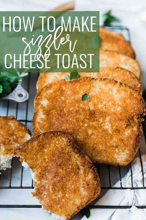 Sizzler Toast Recipe, Sizzler Cheese Toast, Cheese Toast Recipe, Tasty Bread Recipe, Crispy Cheese, Texas Toast, Garlic Cheese, Cheese Toast, Delicious Bread