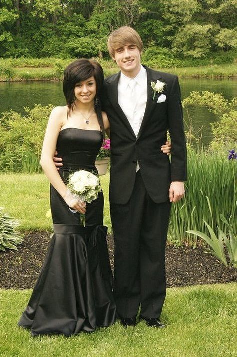 Emo Dress Outfit, Emo Wedding Dresses, Prom Couples Outfits, Alternative Prom, Emo Prom, 2000s Prom Dress, 2000s Prom, Prom Prep, Goth Prom