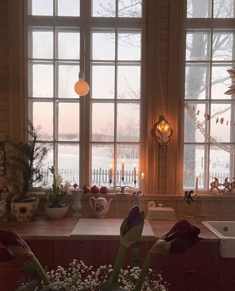 Romanticising Winter, Hygge Kitchen, Hygge Aesthetic, Scandinavian Winter, Scandi Kitchen, Winter Mood, Aesthetic Winter, Wooden House, English Countryside