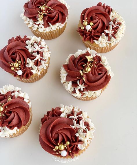 Maroon And White Cupcakes, Maroon Cake Ideas, Maroon And Gold Cupcakes, Maroon Cupcakes, 60th Birthday Celebration Ideas, White Treats, Cupcakes For A Wedding, 50th Birthday Celebration Ideas, Wedding Cupcakes Decoration