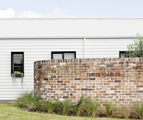 Building the beautiful home known as #ThreeGables, Taf Lewis and Bree Simmons shared with us that they chose #COLORBONDsteel #SurfmistMatt and #MonumentMatt for the roofing in a #corrugated profile. 📷 The Palm Co #COLORBONDsteelMatt Weatherboard Exterior, Coastal Exterior, Recycled Brick, Brick Exterior House, Coastal Boho, Brick Block, Central Coast, New Home Designs, Exterior Brick