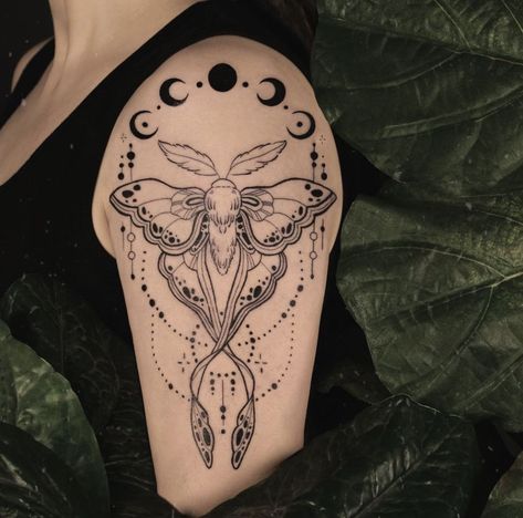 Shoulder Piece Tattoo, Lunar Moth Tattoo, Luna Moth Tattoo, Mandala Rose Tattoo, Moth Tattoo Design, Moth Tattoo, Medusa Tattoo, Knee Tattoo, Line Work Tattoo