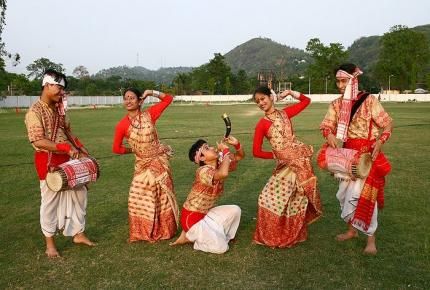 Assam Bihu Dance Photography, Bihu Assam Dance, Bihu Assam, Bihu Dance, Indian Classical Dancer, Dance Of India, Culture Day, Northeast India, Cultural Festival