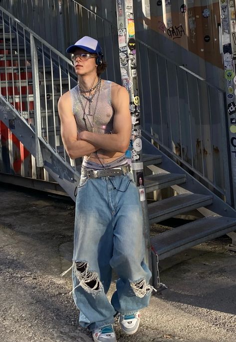 Marlon Noah Outfits, Mens Y2k Outfits, Y2k Summer Outfits Men, Mens Coachella Outfits, Gay Outfits Aesthetic, Gay Streetwear, Gay Men Fashion, Y2k Mens Outfits, Coachella Mens Fashion