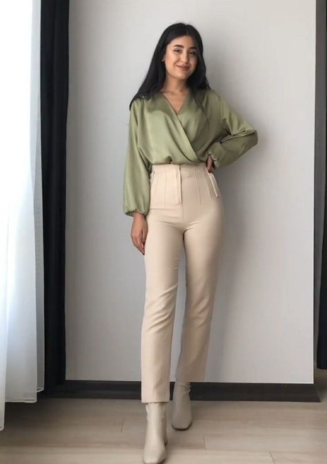 How To Style Beige Formal Pants, Semi Classic Outfits For Women, Beige Formal Pants Outfit Women, Khaki Pants Outfit Office, Beige Semi Formal Outfit, Semi Formal Tops For Women, White Dress Pants Outfit Business, Beige Top Outfit Classy, Zara Beige Pants Outfit