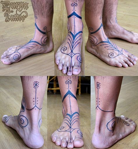 Druidic Tattoo, Full Foot Tattoos, Pictish Tattoo, Druid Tattoo, Maori Tattoo Frau, Botanisches Tattoo, Tattoo Foot, Tato Lengan, Celtic Tattoo