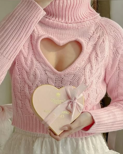 Love Core Aesthetic Outfits, Love Core Outfits, Aesthetic Pink Outfits, Valentine Clothes, Pink Coquette Aesthetic, Coquette Stuff, Winter Heart, Lovely Aesthetic, Valentine Outfits