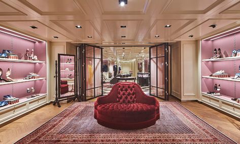 GUCCI opens newly renovated store in Syndey at Westfield – WindowsWear Texture Fashion, Dream Closet Design, Luxury Closets Design, Design Texture, Store Interiors, Mansion Interior, Dream House Rooms, Boutique Interior, Space Architecture