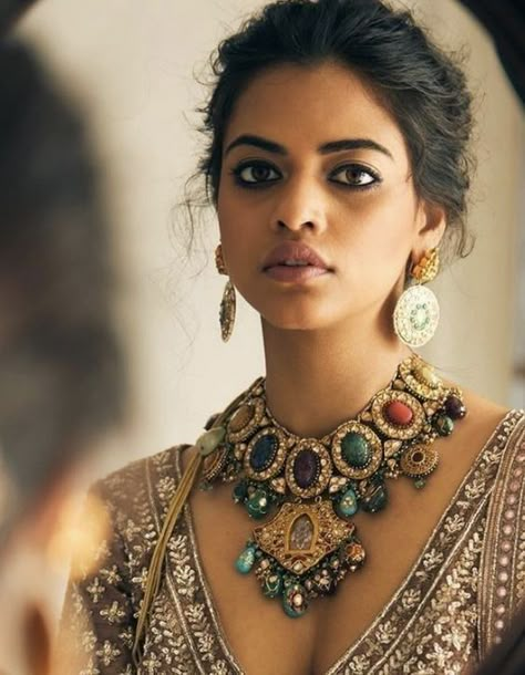 Celeb Earrings, Navratan Necklace, Diamond Earrings Indian, Ancient Roman Jewelry, Jaipur Jewelry, Bridal Jewellery Inspiration, Bridal Jewelry Sets Brides, Neck Pieces Jewelry, Sabyasachi Jewellery