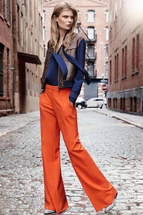 Diane von Furstenberg, Look #3 Couture, Complementary Colors Fashion Outfits, Complementary Colors Outfit, Complementary Colors Fashion, Orange Pants Outfit, Combination Outfit, Complimentary Colours, Pants Outfit Ideas, Colors Inspiration