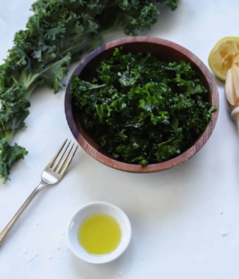 Learn how to massage your kale to transform bitter kale into tender greens. This is the best way to prep raw kale for salads! Massage Kale, Sauteed Butternut Squash, Types Of Kale, Kale Benefits Health, Homemade Greek Dressing, Garden Vegetable Soup, Smoked Vegetables, Massaged Kale, Pomegranate Salad