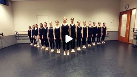 Formations For 8 Dancers, Jazz Dance Routine, Dance Lifts Group Easy, Contemporary Dance Group, Group Formation Dance, Conception Scénique, Halloween Dance, Cool Dance Moves, Cool Dance